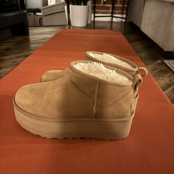 UGG Women's Classic Ultra Mini Platform - Picture 8 of 10